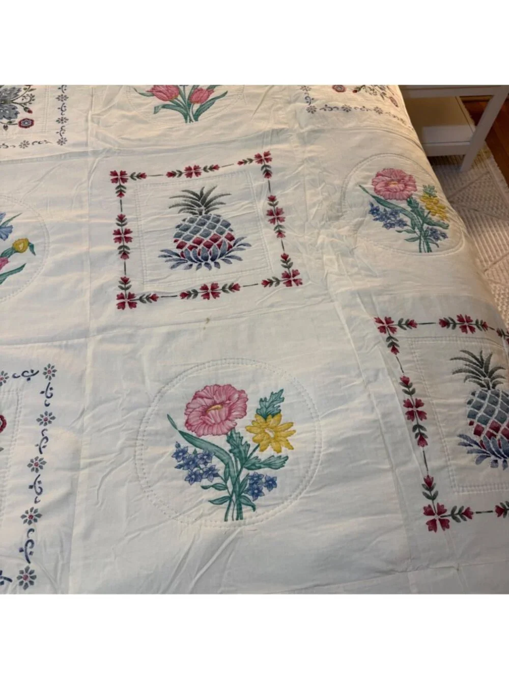 Vintage Hand Stitched Floral Queen Quilt – 78" x 64" - Picture 11 of 11